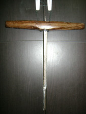 Ancienne Tarière gouge ,Charpentier, Sabotier, ,Manche Châtaig, fer 25mm X 42 cm