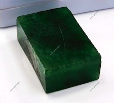 Énorme pierre précieuse en