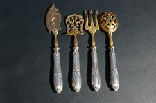 4 anciens Couverts de service Hors d'oeuvres - Manches argent Minerve