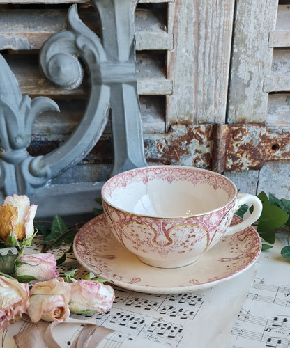 Ancienne tasse sous - tasse,