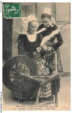 AVYP6-0335-REGIONS - Coutumes - Moeurs et costumes bretons - Au rouet - Un tou