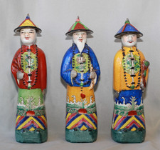Trois figurines en porcelaine