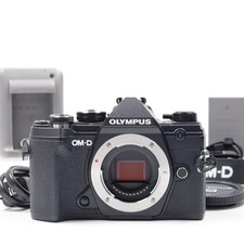 Corps noir OLYMPUS OM-D E-M5