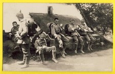 cpa Carte Photo Guerre MILITAIRES SOLDATEN ALLEMANDS raft vor einem Bauernhause