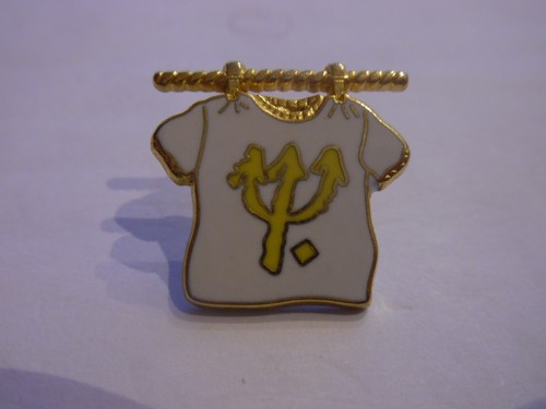 Pin club med doré - pin's, (doré