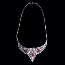 Superbe Collier Berbere Kabyle en Argent orné de cabochons de grenat Plastron