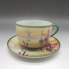 Ancienne tasse et soucoupe à