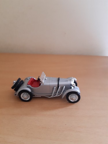 Rio voiture mercedes - 1/43,