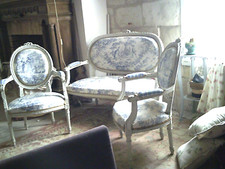 Salon Louis XVI canapé et deux fauteuils. 19ème....ou avant..?