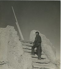 Kiva, Pueblo Indians Vintage silver print Tirage argentique  18x24  Circa 