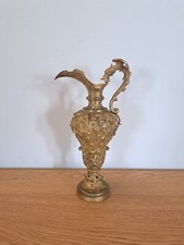 Aiguière sur piédouche 