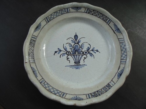 Assiette plat cul noir - /,