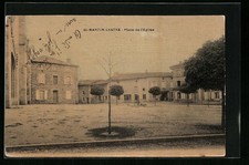 CPA St-Martin-Lestra, Place de L´Eglise 
