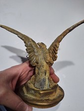 mascotte automobile sortie de