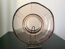 Coupe en verre soufflé rose fumé moulé à décor géométrique signé Nancy Art Déco