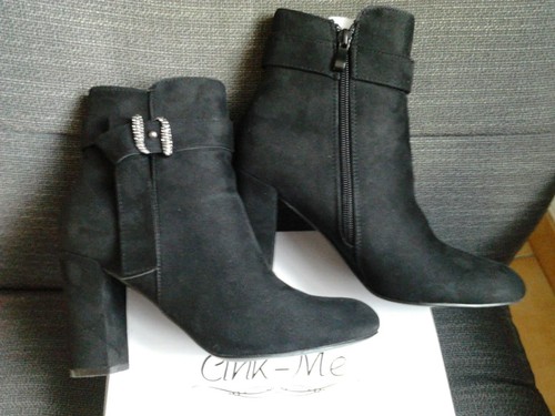 Une paire bottines - paire, de
