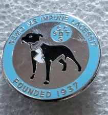 Non Pin's BRICHE STAFFORDSHIRE BULL TERRIER  Nemo me impune lacessit    P11