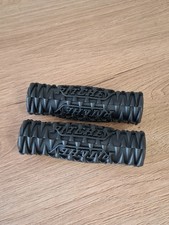 Paire de poignées de guidon