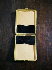 Très Vintage Étui à Cigarettes Cuir Noir Métal Doré 9,2 x 11,2 cm  TBE Cigarette