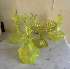 3 flacons cristal ouraline Baccarat Le Creusot Charles X et 1  coupelle