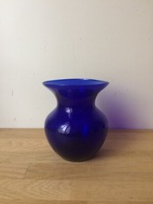 ancien vase en cristal bleu, très fin