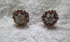 Boucles d'oreilles bijou fantaisie forme de fleur Strass central - Diam 1,5cm