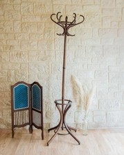 Max, le porte-manteau