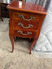 Petite commode galbée - , à