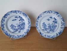 Chine /Japon , Paire d'assiettes , Porcelaine blanc bleu , XVIII°.