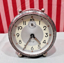 ancien réveil mécanique DEP en métal rouge