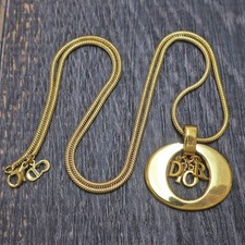 Collier pendentif rond Christian Dior plaqué or logo balançoire #1074c Rise-on