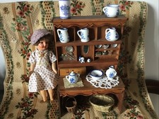 Petit Buffet Ancien Et Ses Accessoires , Et Sa Poupée Ancienne