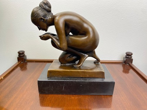 Sculpture bronze une - en,