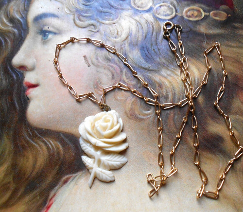 Joli collier sautoir ancien
