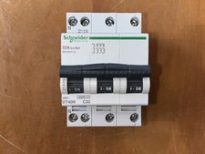 DISJONCTEUR TETRAPOLAIRE