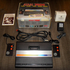 CONSOLE COMME NEUVE en BOITE CORRECTE : Atari 7800 péritel PAL RVB