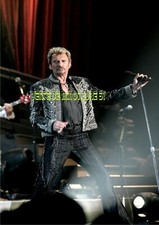 Johnny Hallyday au micro veste de " hussard "  - affiche plastifiée