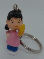 ANCIENNE MINI FIGURINE PVC PLASTIQUE PORTE CLEF LUCY DE SNOOPY ET LES PEANUTS