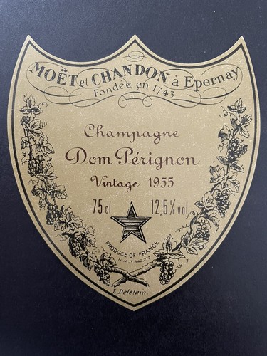 Une étiquette champagne - une,