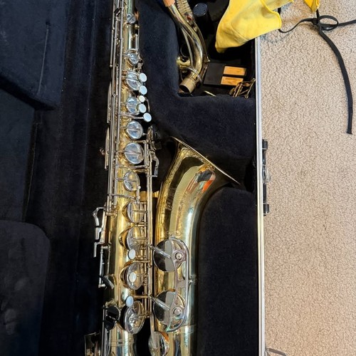 Selmer bundy tenor sax with - ii,