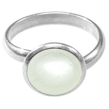 Bague argentée avec cabochon