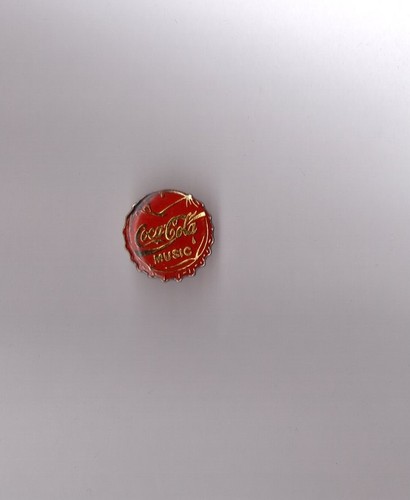 Pin capsule coca cola - pin's,