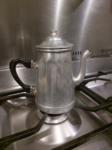Charmante petite cafetiere - charmante,
