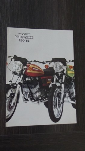 Catalogue brochure motos moto - catalogue,