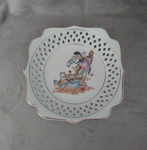 Petite assiette creuse - ,