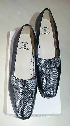 Chaussures bleues piton neuves