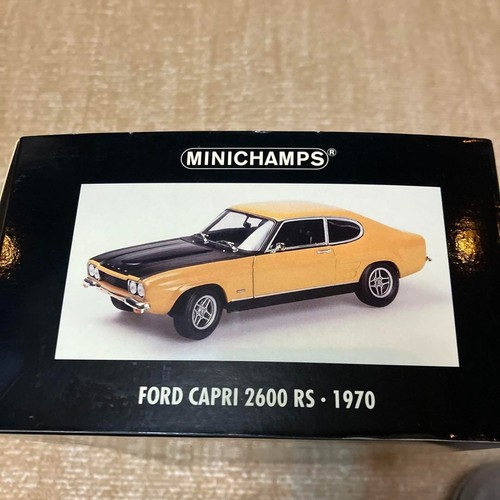 Voiture miniature jaune