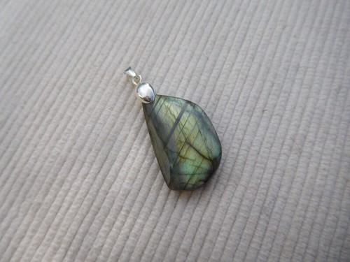 Pendentif labradorite verte