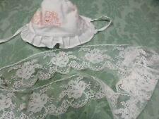 lot=  neuf ,1bonnet  doublé  grande poupée ou bébé  +1m,50 dentelle calais blanc