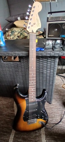 Squier strat sunburst solid - squier,